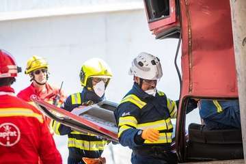 Los Bomberos de Gran Canaria se estrenan con un vehículo en vertical en el Encuentro Nacional de Rescate en Accidentes de Tráfico/TA.